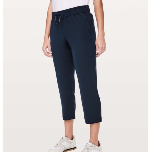 Lululemon On The Fly Crop Pants Woven 23" True Navy Sz 6 - Picture 1 of 5